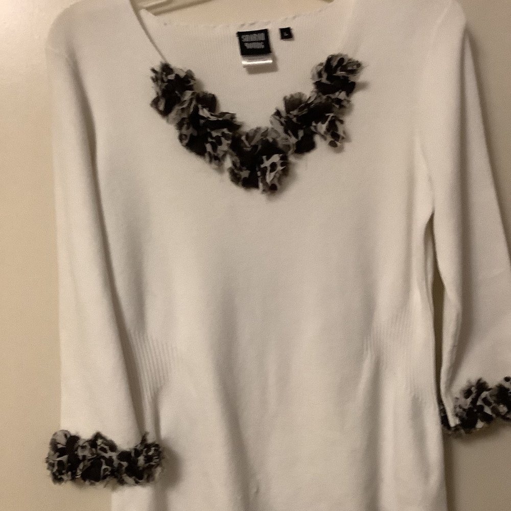 Stylish women’s sweater with accents